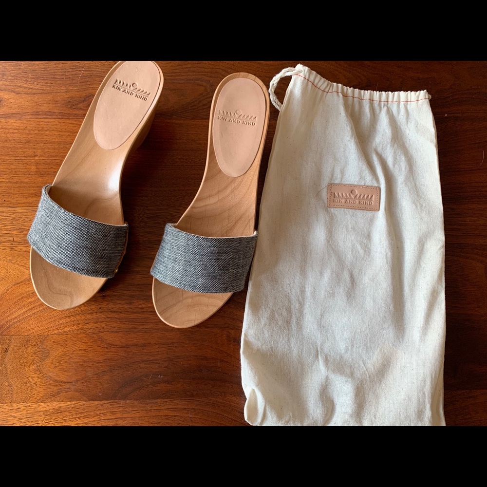 Kin and Kind slide sandals/clogs. Never been worn!